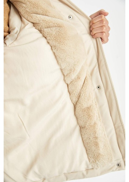 Su Geçirmez Mont Parka Kapüşonlu Suni Kürklü Fermuarlı Cepli