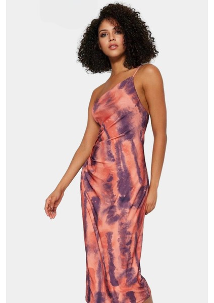 Şık Bodycon Midi Elbise Ince Askılı Polyester Kumaş Günlük ve Özel Günler Için Zarifane Tasarım