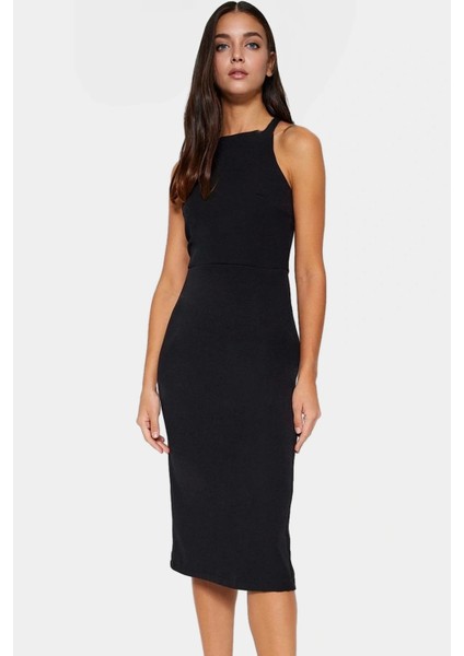 Zarif Halter Yaka Midi Elbise Vücudu Saran Kesim Dokuma Kumaş Şık Günlük Stil Profesyonel Görünüm