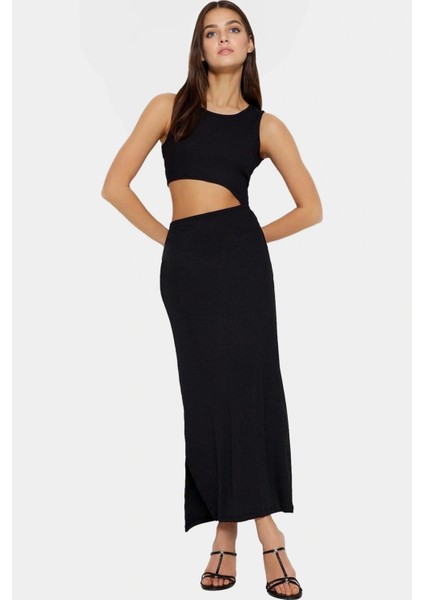 Maxi Örme Elbise Bisiklet Yaka Cut Out Detaylı 96% Polyester Rahat ve Şık Günlük Kullanım Için