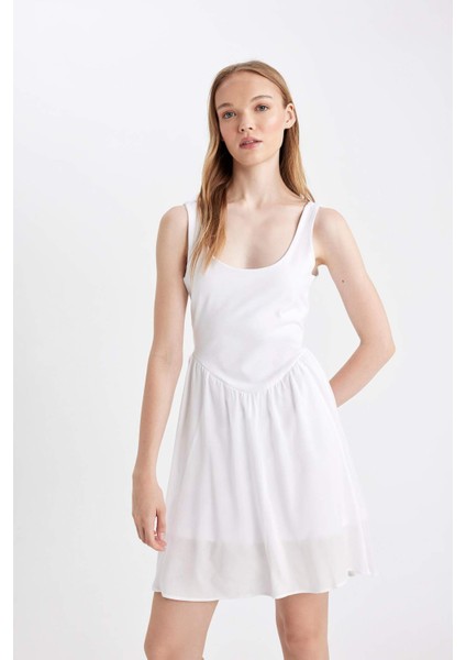 Coool Yuvarlak Yaka Beyaz Kalın Askılı Mini Elbise D5005AX24HS