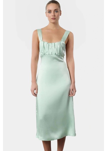 Yazlık Saten Elbise Bodycon Kesim Kare Yaka Rahat ve Şık Yüksek Kalite Seçkin Malzeme