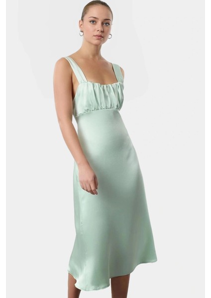 Yazlık Saten Elbise Bodycon Kesim Kare Yaka Rahat ve Şık Yüksek Kalite Seçkin Malzeme fiyatları