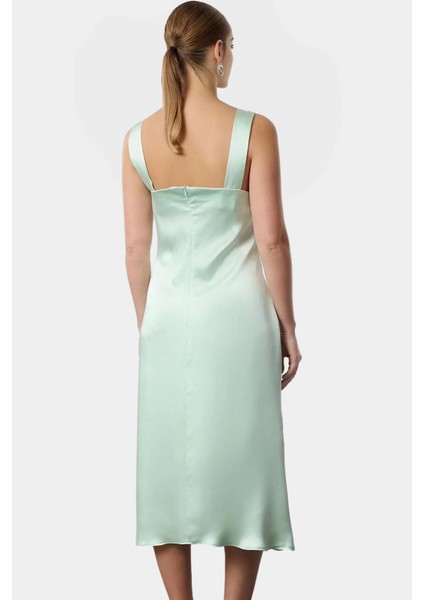 Yazlık Saten Elbise Bodycon Kesim Kare Yaka Rahat ve Şık Yüksek Kalite Seçkin Malzeme modelleri