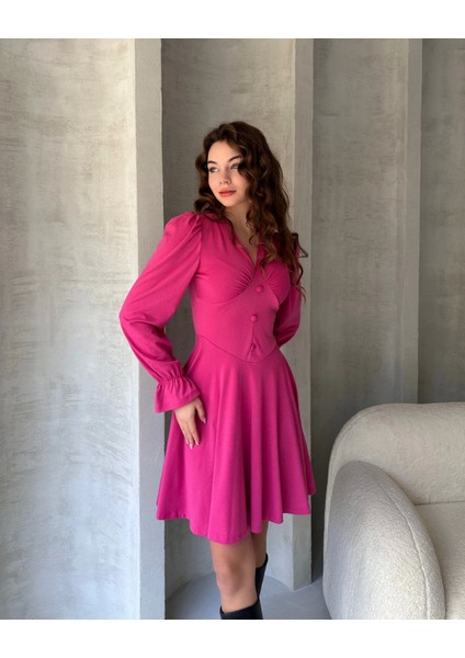 V Yaka Düğme Detaylı Mini Crep Elbise
