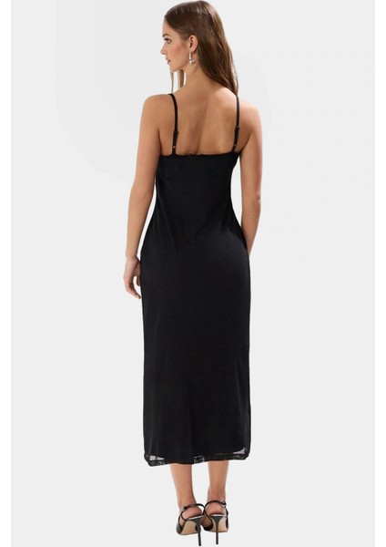 Yazlık Çiçekli Maxi Elbise V Yaka Dantel Detay Örme Kumaş Rahat ve Şık Modern Stil