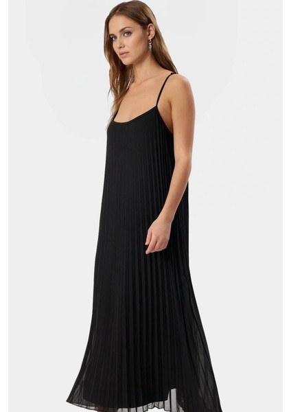 A Line Tül Maxi Elbise Örme Kumaş Halter Yaka Yırtmaçlı Rahat Kesim Mükemmel Uyum Trend Tasarım