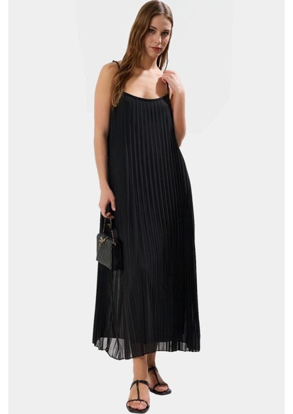 A Line Tül Maxi Elbise Örme Kumaş Halter Yaka Yırtmaçlı Rahat Kesim Mükemmel Uyum Trend Tasarım modelleri