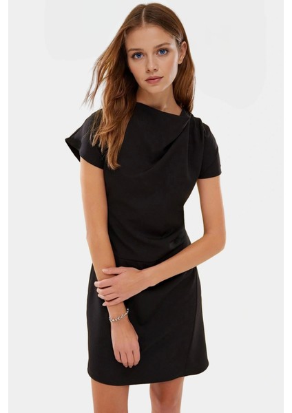 Yazlık Mini Elbise A Kesim Degaje Yaka Dokuma Kumas 89CM Boy Günlük Kullanım Için Özenle Seçilmiş modelleri