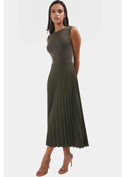 Esnek Örme Kumaştan Midi Elbise A Line Kalıp Kolsuz Pileli Şık Tasarım Kaliteli Işçilik