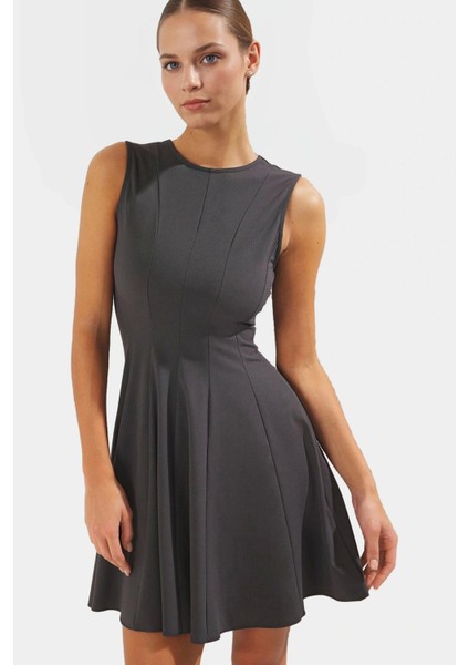 Örme Mini Elbise Volanlı Etek Bisiklet Yaka 88 cm Boy Rahat Günlük Seçkin Malzeme Şık Görünüm