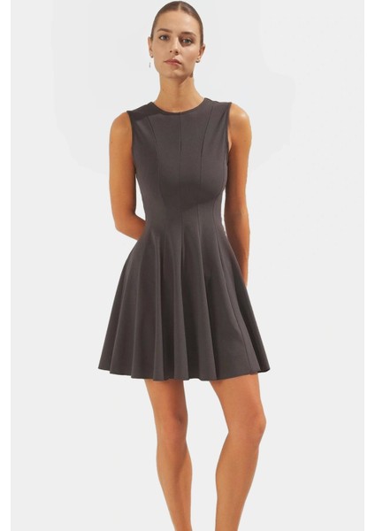 Örme Mini Elbise Volanlı Etek Bisiklet Yaka 88 cm Boy Rahat Günlük Seçkin Malzeme Şık Görünüm fiyatları