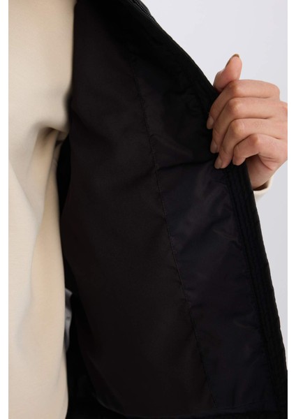 DeFactoFit Su İtici Regular Fit Fermuarlı Sporcu Yelek D6081AX25SP