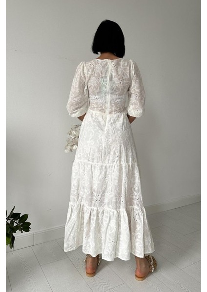 Beyaz Düğmeli Brode Elbise fırsatları