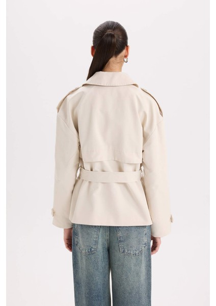 Su Geçirmez Kısa Mevsimlik Trençkot Kruvaze Yaka Düğmeli Cepli Apoletli Kemerli B9705AX25SP