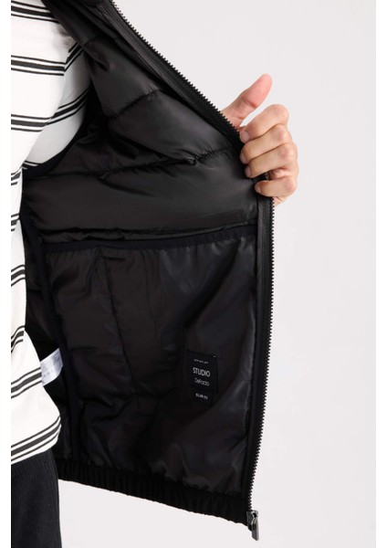 Slim Fit Dar Kesim Dik Yaka Lastikli ve Fermuarlı Su Geçirmez Mont D7532AX25SP