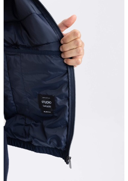Slim Fit Dar Kesim Dik Yaka Lastikli ve Fermuarlı Su Geçirmez Mont D7532AX25SP