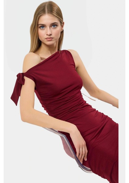 Vücuda Oturan Maxi Elbise Tek Omuz Asimetrik Yaka Polyester Kumaş Rahat Kullanım