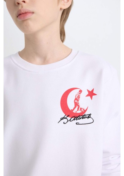 Erkek Çocuk Beyaz Bisiklet Yaka Atatürk Baskılı Nakışlı Sweatshirt D8200A824WN
