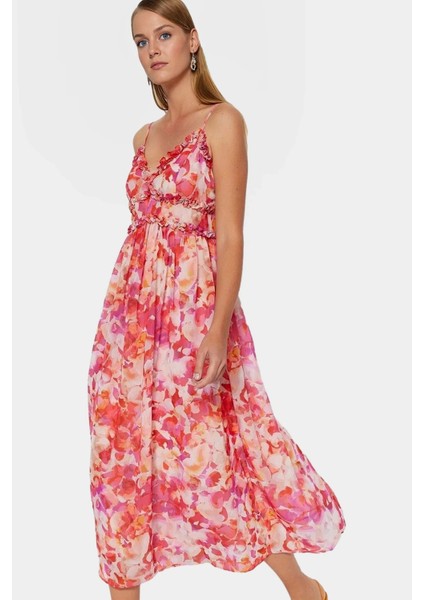 Astarlı Şifon Maxi Elbise Feminen V Yaka Çiçekli Desen Rahat Kalıp Konforlu Kesim Trend Tasarım fiyatları