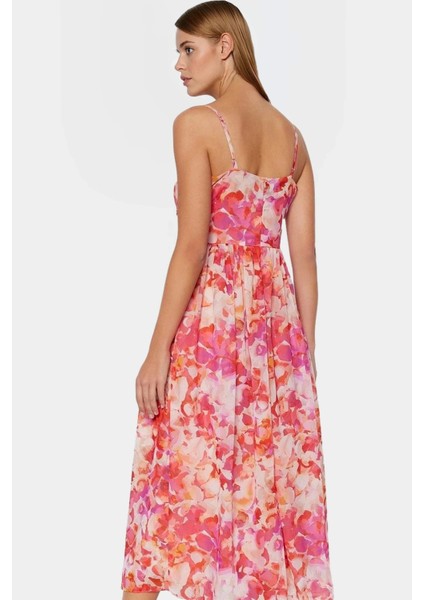 Astarlı Şifon Maxi Elbise Feminen V Yaka Çiçekli Desen Rahat Kalıp Konforlu Kesim Trend Tasarım modelleri