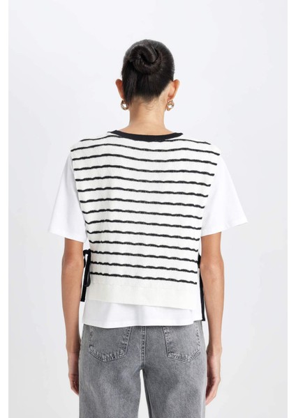 Regular Fit Bisiklet Yaka Çizgili Yan Bağcıklı Süveter D8716AX24AU