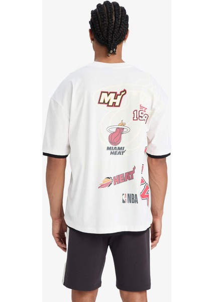 Defactofit Nba Miami Heat Oversize Geniş Kalıp Bisiklet Yaka Kısa Kollu TIŞÖRT D9866AX25SP
