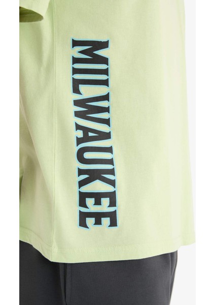 Defactofit Nba Milwaukee Bucks Oversize Geniş Kalıp Bisiklet Yaka Sırt Baskılı Kısa Kollu TIŞÖRT E0134AX25SP