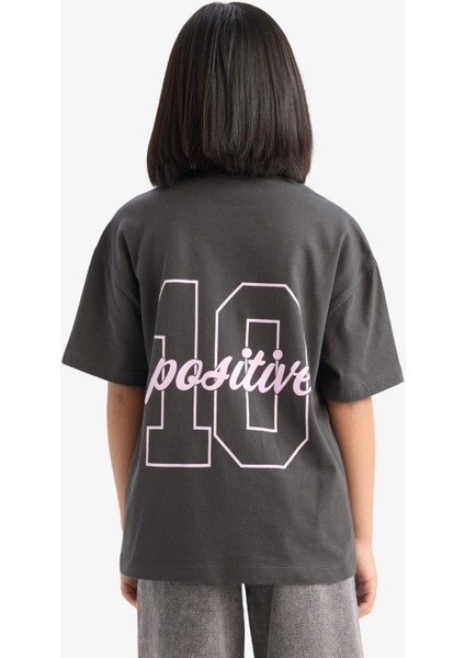 Kız Çocuk Oversize Geniş Kalıp Bisiklet Yaka Sırt Baskılı Kısa Kollu Tişört E0367A825SM