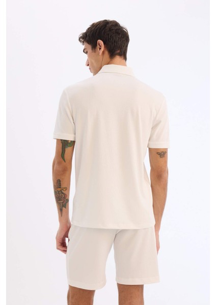 Slim Fit Dar Kesim Polo Yaka Dokulu Kısa Kollu Krinkıl Beyaz Tişört E1222AX25SM