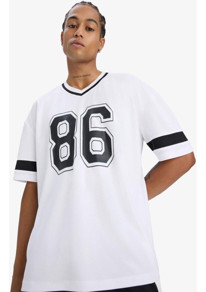fit Oversize Geniş Kalıp V Yaka Baskılı Sporcu Kısa Kollu TIŞÖRT E4118AX25SM