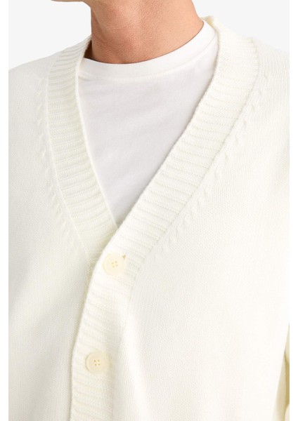 Relax Fit V Yaka Düğmeli Triko Hırka E5343AX24WN