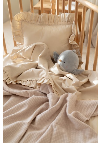 Krem Fırfırlı Dantel Detaylı Pike Takımı fiyatları