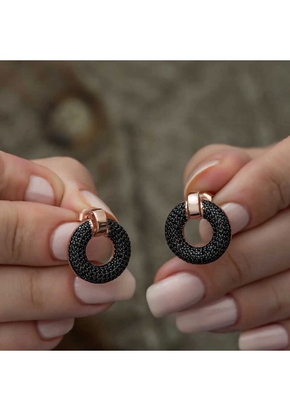 Gümüş Siyah Çok Taşlı Daire Bayan Küpe fırsatları