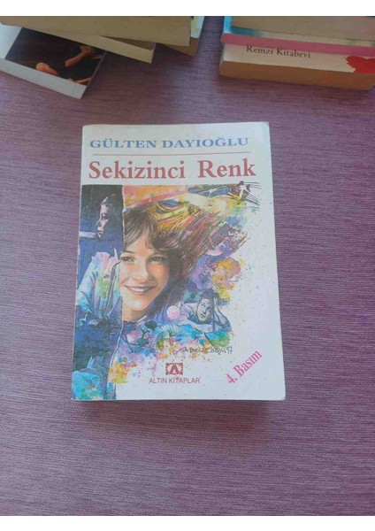 Gülten Dayıoğlu'nun 'sekizinci Renk' Adlı Sanat Kitabı, Renkli Illüstrasyonlar ve Yaratıcı Tasarımlar Içerir. Altın Kitaplar Tarafından 2,el Cok Temiz Kondisyonda 1998 Basim 400 Sayfadir