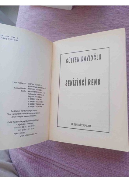 Gülten Dayıoğlu'nun 'sekizinci Renk' Adlı Sanat Kitabı, Renkli Illüstrasyonlar ve Yaratıcı Tasarımlar Içerir. Altın Kitaplar Tarafından 2,el Cok Temiz Kondisyonda 1998 Basim 400 Sayfadir