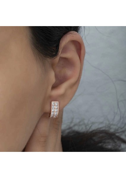 Gümüş Çift Sıra Beyaz Taşlı J Kadın Küpe modelleri