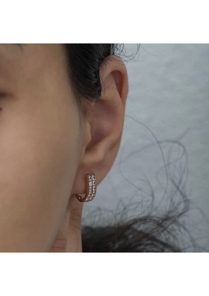 Gümüş Çift Sıra Beyaz Taşlı J Kadın Küpe indirimleri