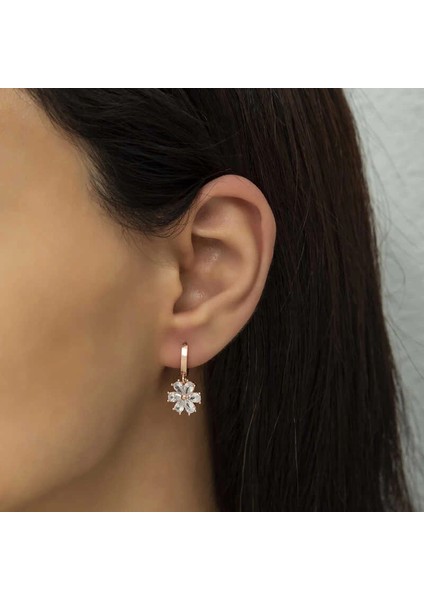 Gümüş Beyaz Çiçek Bayan Küpe fiyatları