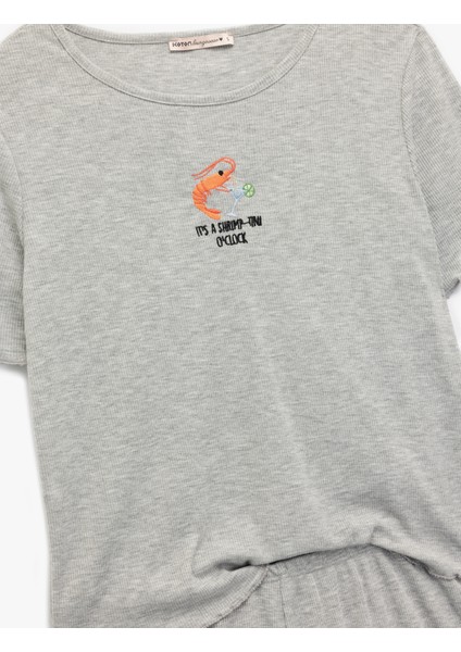 Rahat Kalıp Kısa Kollu Bisiklet Yaka Nakışlı Şortlu Pijama Takımı