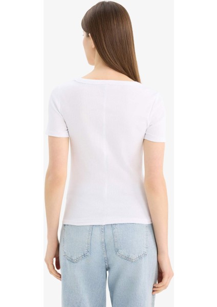 Slim Fit Dar Kesim Bisiklet Yaka Basic Düz Fitilli Kaşkorse Kısa Kollu Beyaz Tişört F0684AX25SP