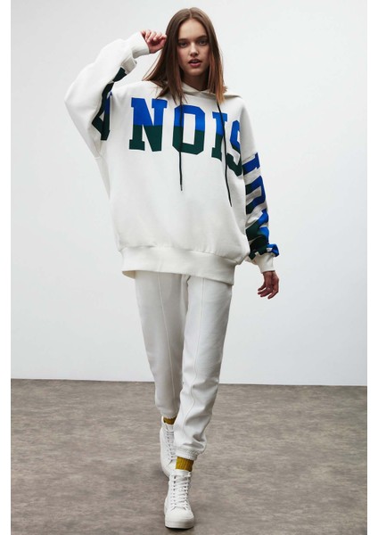 Tına Oversize Beyaz Sweatshirt