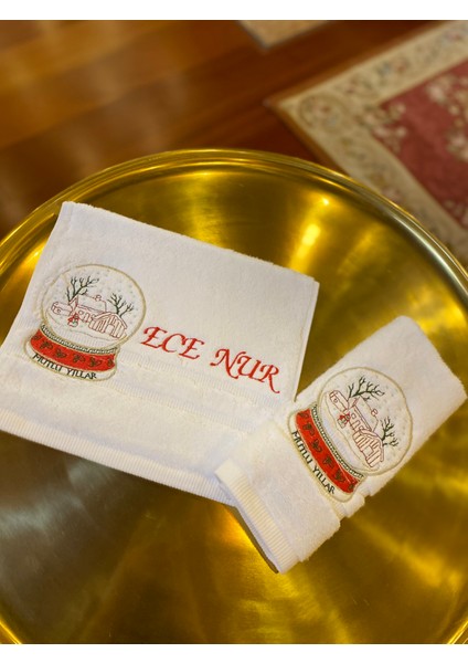 Kişiye Özel Isimli - Kar Küresi Nakışlı - Havlu