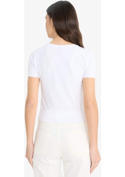 Slim Fit Dar Kesim Bisiklet Yaka Basic Düz Kısa Kollu Beyaz Tişört F3535AX25SM