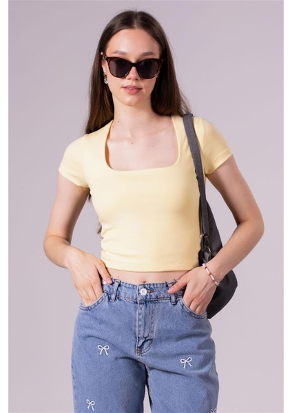 Kare Yaka Basic T-Shirt
