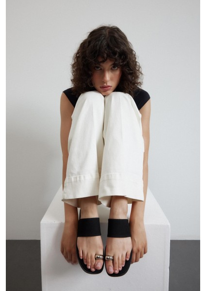 Siyah Süet Parmak Arası Kadın Terlik