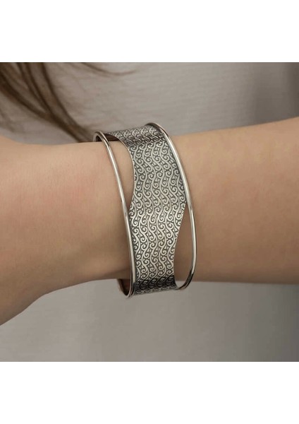 Gümüş Eskitme Desenli Bayan Bilezik fırsatları