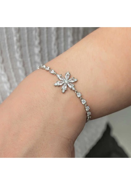 Gümüş Beyaz Lotus Çiçeği Su Yolu Kadın Bileklik