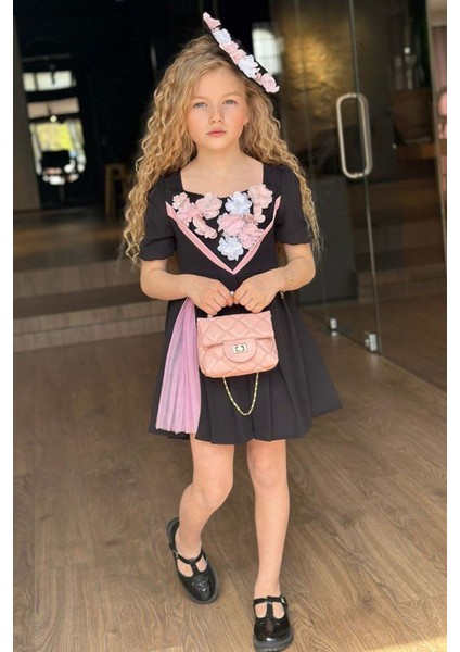 Kız Çocuk Göğsü Çiçek Işlemeli ve Şerit Detaylı Piliseli Siyah Elbise