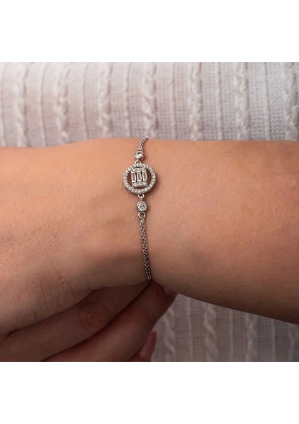 Gümüş Yuvarlak Baget Taşlı Kadın Bileklik fırsatları